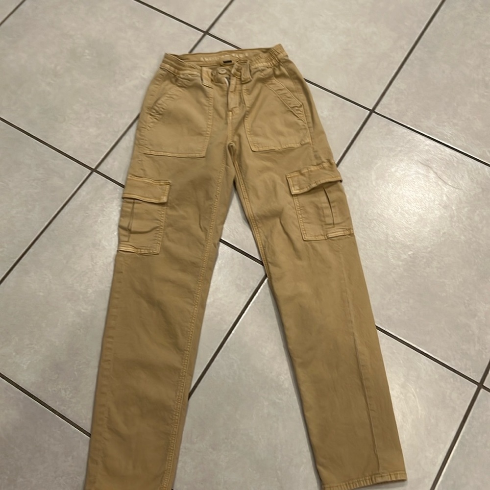 American Eagle pants khakis size 00 and in great condition!👍😊